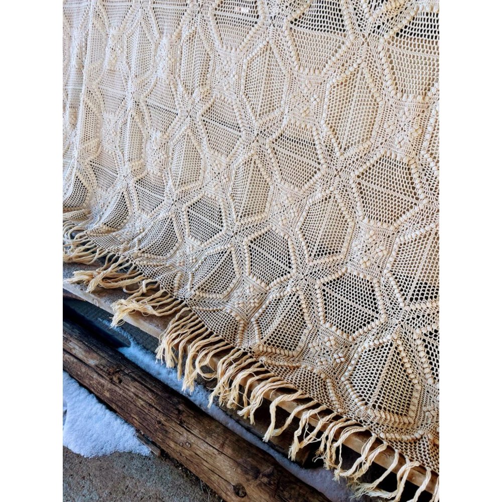 Antique/Vintage Cotton crochet Thread Bedspread with Fringe 108x82" - Picture 2 of 13